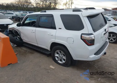 2023 Toyota 4Runner Sr5 z USA, uszkodzony, nr VIN JTEMU5JR0P6141248